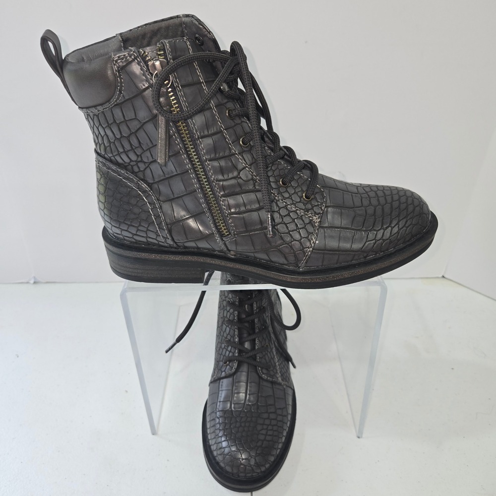 Baretraps Amysue Dark Grey Croc Embossed Lace Up Combat Boots womens 8 BT28374